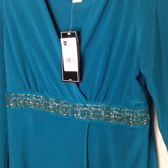 🆕J.T.B  | Blouse | V-Neck - Picture 4 of 4